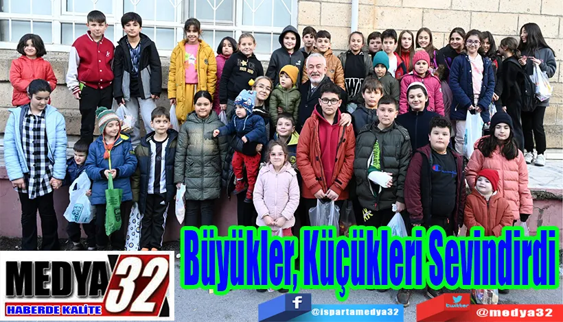 Büyükler, Küçükleri Sevindirdi 