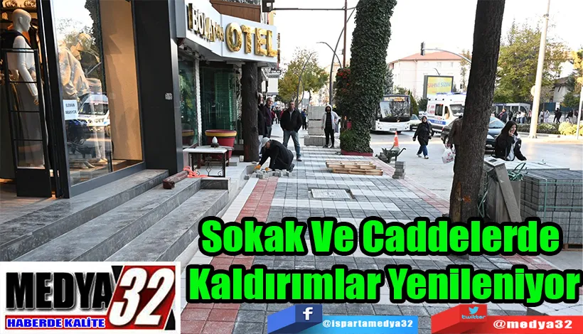 Sokak Ve Caddelerde  Kaldırımlar Yenileniyor 