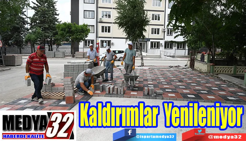 Kaldırımlar Yenileniyor 