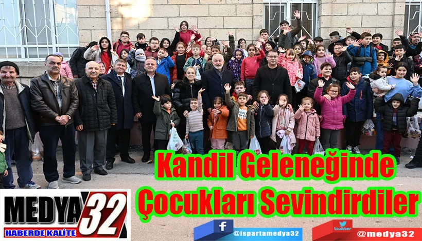 Kandil Geleneğinde  Çocukları Sevindirdiler 