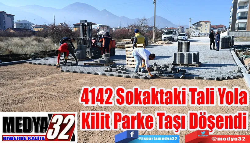 4142 Sokaktaki Tali Yola Kilit Parke Taşı Döşendi