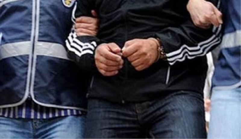 1 akademisyen gözaltına alındı