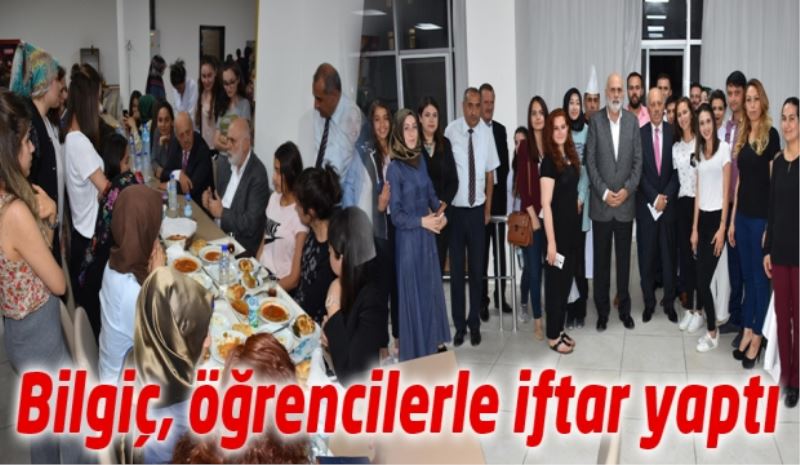 Bilgiç, öğrencilerle iftar yaptı