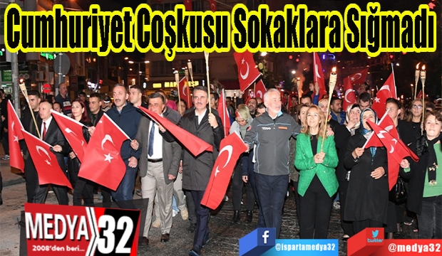 Cumhuriyet Coşkusu Sokaklara Sığmadı 