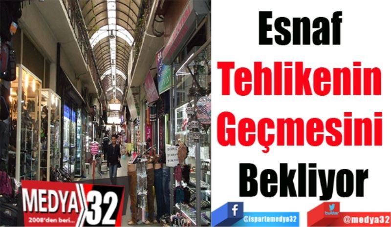 Esnaf 
Tehlikenin 
Geçmesini 
Bekliyor
