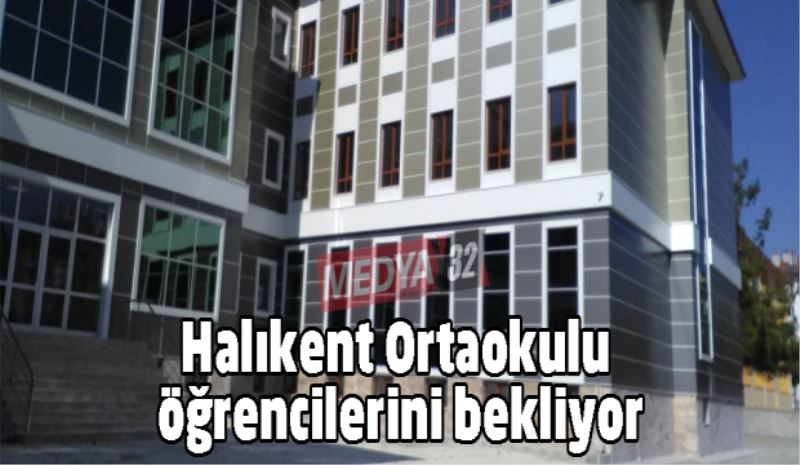 Halıkent Ortaokulu öğrencilerini bekliyor