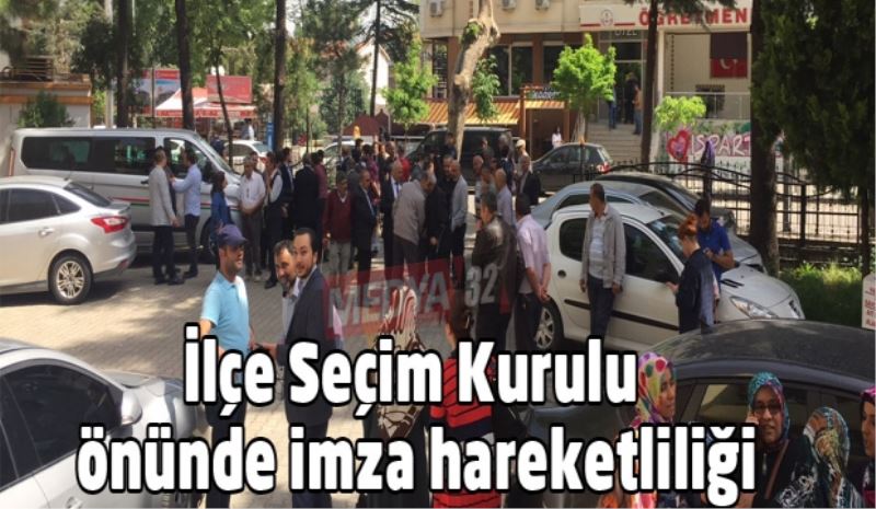 İlçe Seçim Kurulu önünde imza hareketililiği 