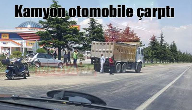 Kamyon otomobile çarptı 