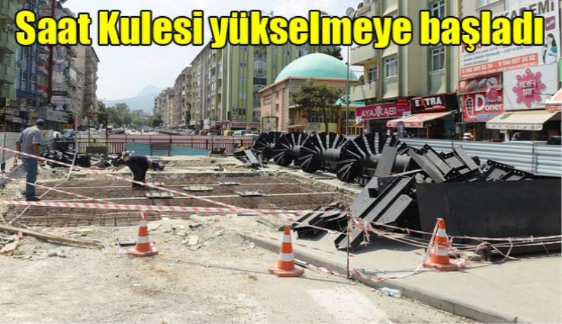 Saat Kulesi yükselmeye başladı