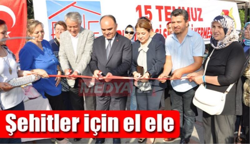 Şehitler için el ele 