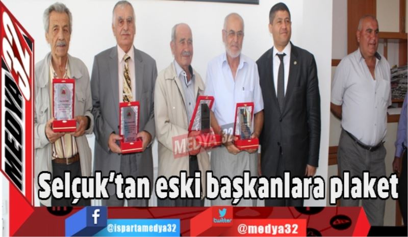 Selçuk’tan eski başkanlara plaket 