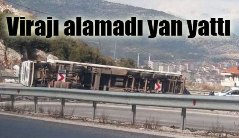 Virajı alamadı yan yattı